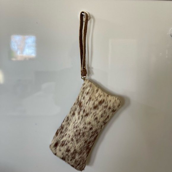 VIDEO Loma Vista Brown and White Cowhide Wristlet Bag. - Picture 3 of 7